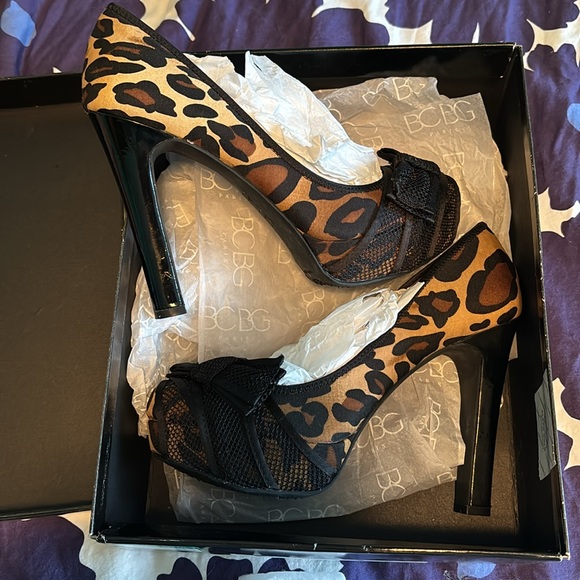 Women’s BCBG Paris Phyniax size 8 leopard platform heels - Picture 1 of 5